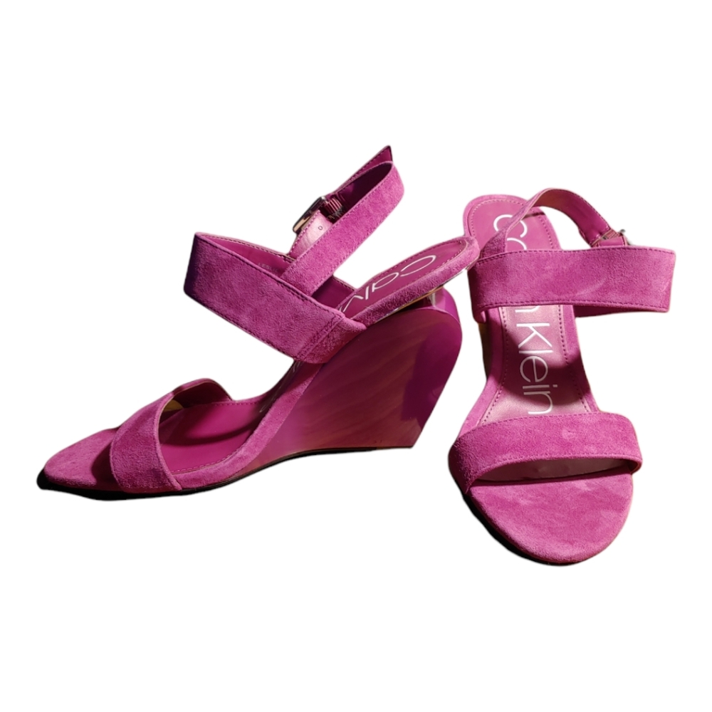 Calvin Klein Leslie Wedge Suede Sandal SZ: 7